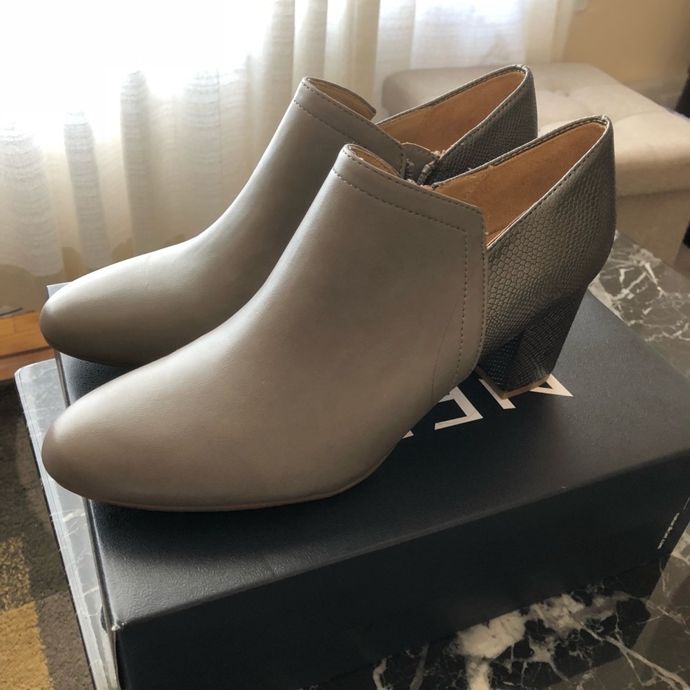 (NEW/UNWORN)Naturalizer Misha Gray booties